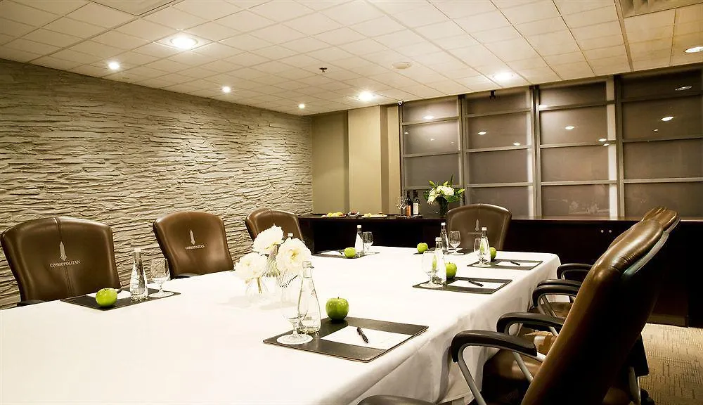 Executive Hotel Cosmopolitan Toronto 4*,